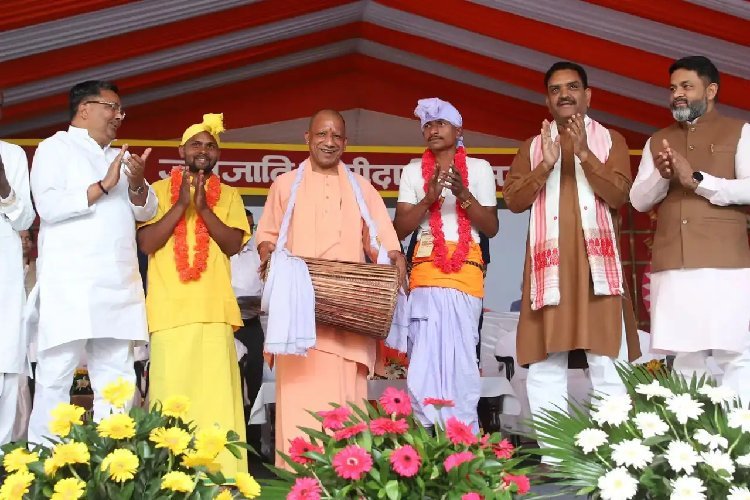 मुख्यमंत्री योगी आदित्यनाथ की नीतियों से थारू जनजाति को मिल रही है नई पहचान 