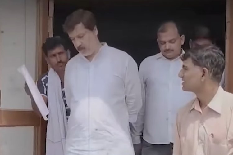 धनंजय सिंह ने पीएम मोदी और सीएम योगी को चिट्ठी लिख किसकी शिकायत की?