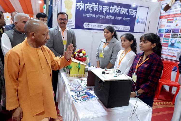 मिशन शक्ति ने बदली तस्वीर, यूपी में महिला सुरक्षा बनी सुशासन की पहचान, पिंक बूथ, एंटी रोमियो स्क्वाड और कमांडो टीमों ने बनाया सुरक्षित माहौल