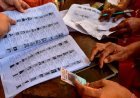 यूपी की वोटर लिस्ट में बड़ा खेल! 13,150 वोटरों के नाम बदले, चुनाव आयोग ने दो कर्मचारियों पर कार्रवाई के दिए आदेश
