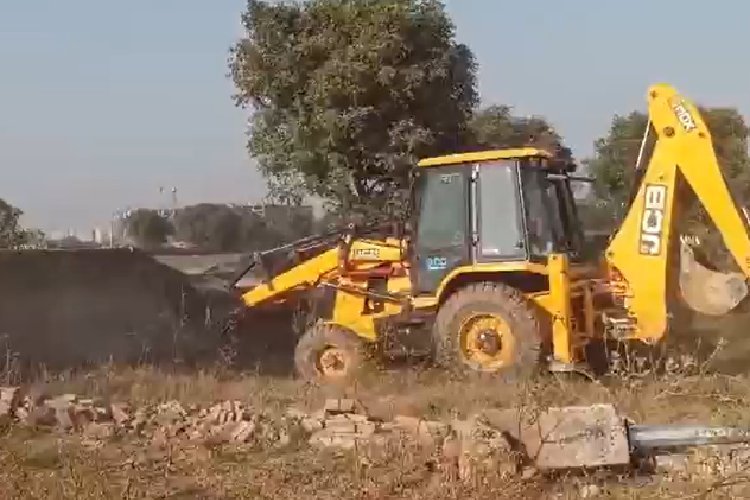 योगी सरकार की सख्ती का असर, दनकौर में 500 करोड़ की सरकारी भूमि अतिक्रमण से मुक्त