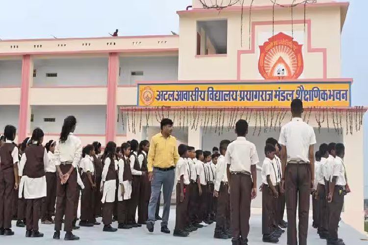 यूपी के हर अटल आवासीय विद्यालय पर लाइव मॉनिटरिंग, योगी सरकार ने पेश किया देश का सबसे हाई-टेक शिक्षा निगरानी मॉडल!