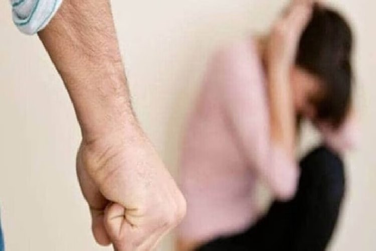 UP पुलिस में तैनात महिला कांस्टेबल का देवर ने किया यौन उत्पीड़न, साजिश में पति भी शामिल