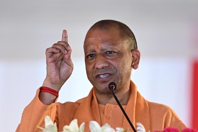उत्तर प्रदेश सीएम योगी आदित्यनाथ का ऐलान, हर पात्र व्यक्ति को मिलेगा कल्याणकारी योजनाओं का लाभ