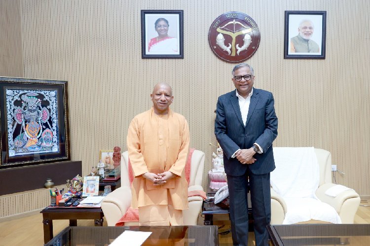CM योगी से मिले टाटा संस के चेयरमैन, UP में भारी निवेश पर बनी सहमति