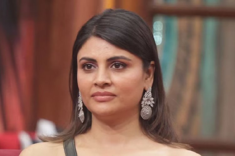 डायरेक्टर ने की KISS करने की कोशिश