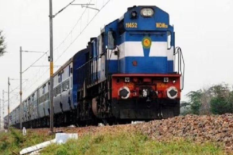 रेलवे ने यात्रा किराए में बढ़ोतरी की, एसी टिकट हर 500 किमी पर 10 रुपये महंगे होंगे