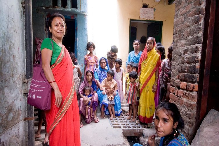 संकटग्रस्त महिलाओं के लिए सुरक्षा कवच बन रही है योगी सरकार की यह योजना...