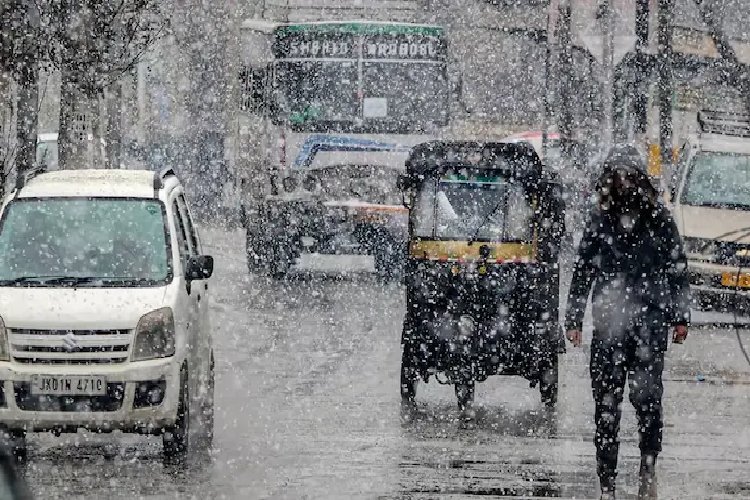 अगले तीन दिनों तक संभलकर रहें, तीन तरीकों से आ रही है आफत, IMD ने जारी किया अलर्ट