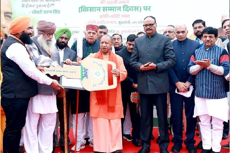 योगी सरकार में एम-पैक्स से 54 लाख किसान बने आत्मनिर्भर, सस्ती दरों पर उपलब्ध हुआ ऋण, उन्नत बीज और उर्वरक