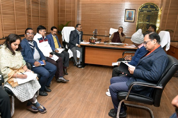 बिहार IPRD मंत्री विजय चौधरी ने विभाग के कामों की समीक्षा की, दिए ये निर्देश