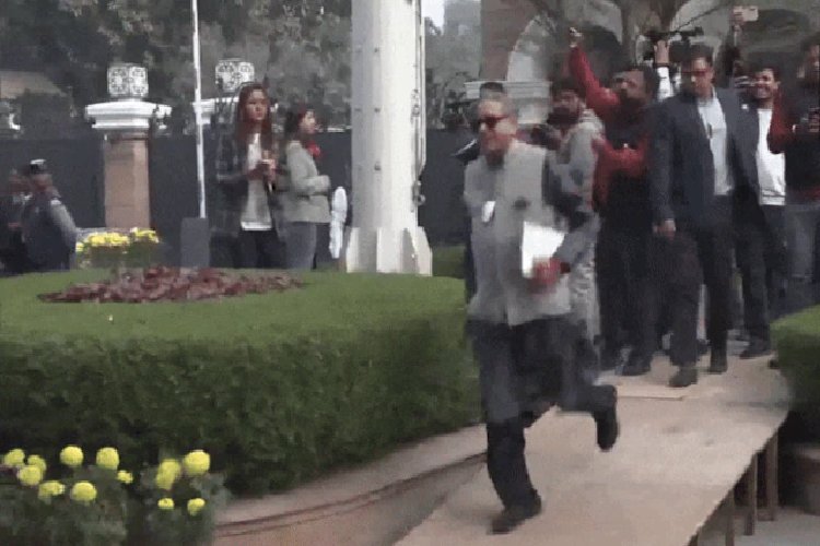 भागते-भागते कांग्रेस की बैठक में पहुंचे शशि थरूर, गांधी परिवार, कांग्रेस शासित राज्यों के CM और वरिष्ठ नेता नेता हुए शामिल