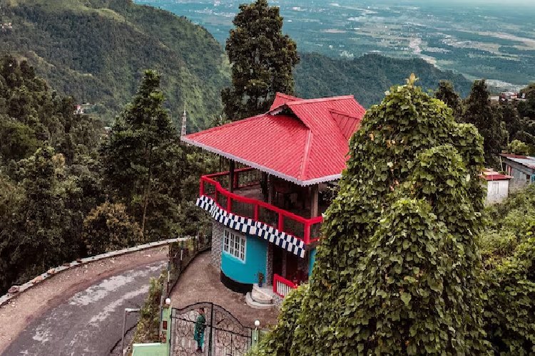 सिलीगुड़ी में एक्शन का रिएक्शन, होटलों ने बांग्लादेशियों को किया बैन