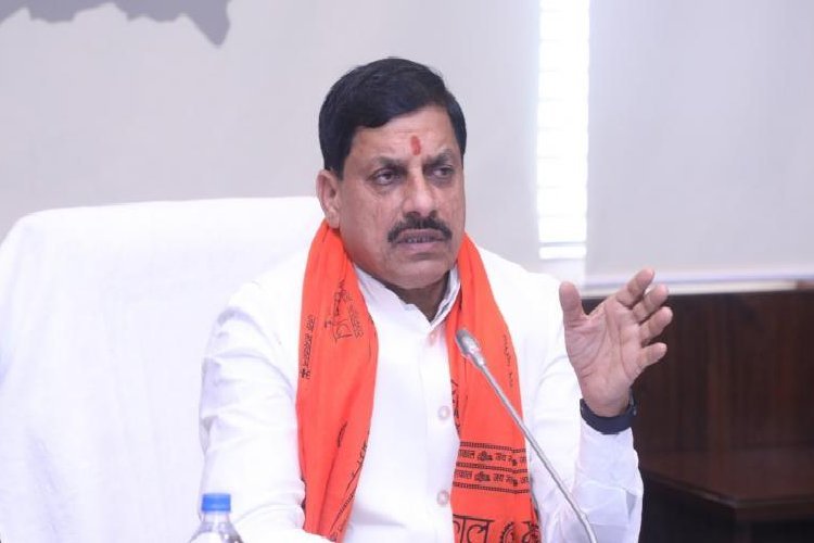इंदौर त्रासदी को लेकर CM मोहन यादव ने शुरू की कार्रवाई, बड़े-बड़े अधिकारियों को नहीं बख्शा!