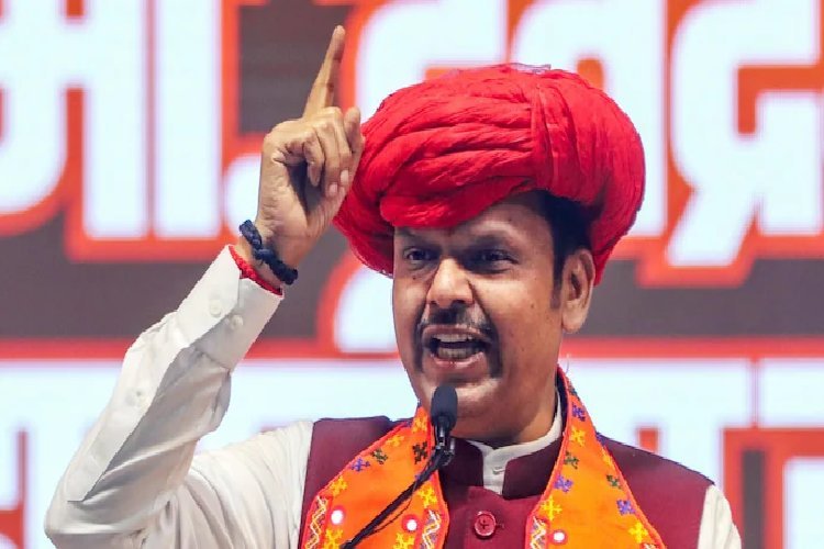 कांग्रेस-AIMIM से गठजोड़ को लेकर BJP नेताओं पर भड़के फडणवीस, कार्रवाई की चेतावनी