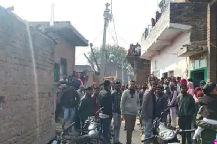 राम मंदिर पर आपत्तिजनक पोस्ट का विरोध करने पर बजरंग दल के कार्यकर्ताओं को खेतों में दौड़ाकर पीटा