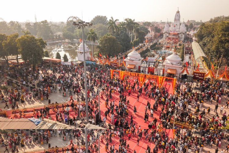 खिचड़ी महापर्व पर गोरखनाथ मंदिर में रिकॉर्ड भीड़, आस्था की खिचड़ी लेकर उमड़े लाखों श्रद्धालु