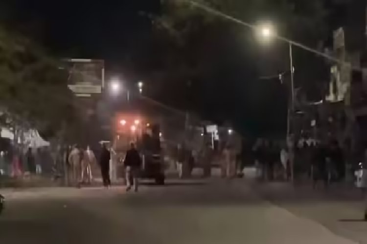 झारखंड के हजारीबाग में सरस्वती पूजा जुलूस के दौरान भारी बवाल, जमकर चले पत्थर