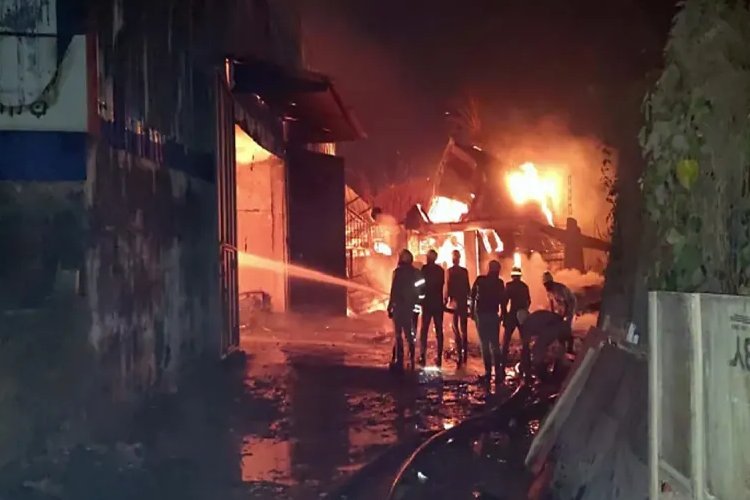 बंगाल में गम में बदली गणतंत्र दिवस की खुशी, भीषण आग ने ले ली 7 लोगों की जान, 20 का कुछ पता नहीं चला
