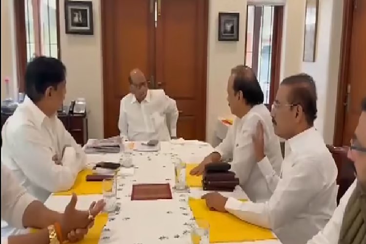 बीजेपी के कदम से सदमे में शरद पवार हैरान; एक झटके में पलटा सियासी गणित