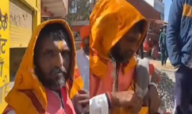 भगवा कपड़ों में भिक्षा मांग रहे साधुओं की पिटाई, झोले में इस्लामिक दस्तावेज मिलने का आरोप, वीडियो वायरल