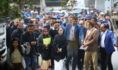 ममता का दिल्ली में SIR के खिलाफ धरना, उधर बंगाल में  ED की बड़ी कार्रवाई