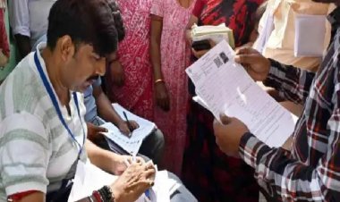 SIR के लिए लाइन में खड़ी महिला की अचानक मौत, राजनीतिक माहौल गरमा गया