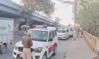 दिल्ली के इस इलाके में खड़ी कार में 3 लोगों की लाश मिलने से हड़कंप... पुलिस ने पूरे इलाके को घेरा!