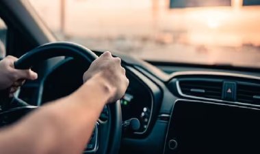 रांची में नशे में धुत 2 लोगों ने पहले ट्रांसजेंडर पर चढ़ाई कार, फिर पुलिसकर्मी को कुचलने की कोशिश