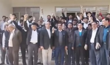 अमरोहा में 'खाकी' और 'काला कोट' में हिंसक टकराव, दरोगा ने जज के चैंबर में छुपकर बचाई जान