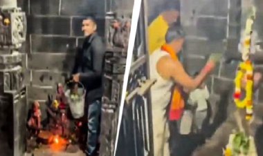 मुस्लिम नेता के दर्शन के बाद मंदिर में 'गौमूत्र' छिड़ककर 'शुद्धिकरण', वीडियो वायरल