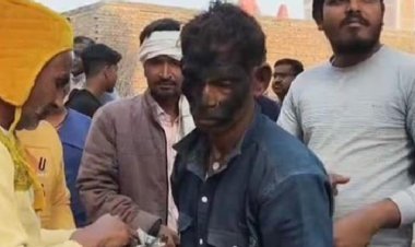 वृंदावन में कुतिया के साथ कुकर्म करने वाले ''बिहारी'' को कालिख पोत गलियों में घुमाया