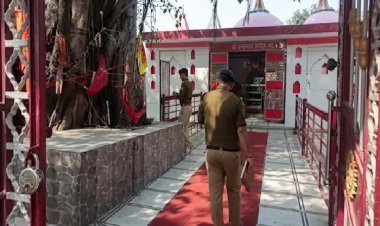 चोर मंदिर में घुसे, देवी के सामने प्रार्थना की, फिर दान पेटियां लेकर फरार