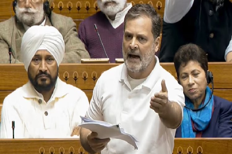 टेबल पर चढ़कर तांडव, कागज फाड़कर कुर्सी की ओर फेंका, 8 सांसद निलंबित, आज लोकसभा में क्या-क्या हुआ?