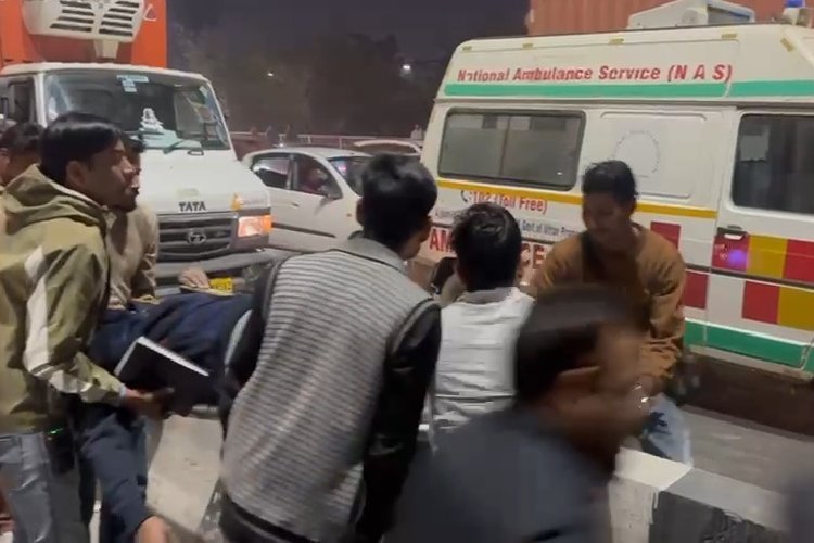 सड़क पर घायल पड़े लोगों को बचाने के प्रयास में 2 और लोगों ने गंवाई जान; तेज रफ्तार ट्रक ने कुचला