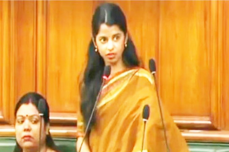 अपनी ही सरकार के दावों को मैथिली ठाकुर ने कियाखारिज; बिहार विधानसभा में दिखा दिलचस्प नजारा