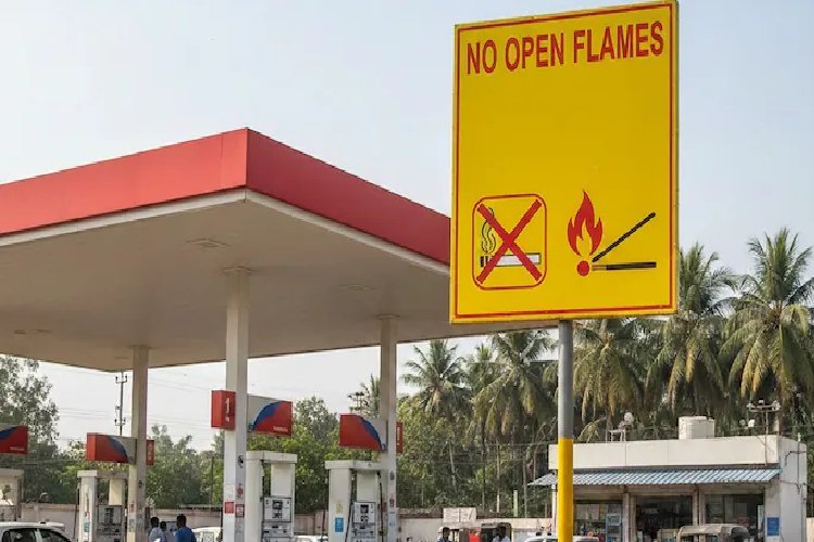 कांवरियों ने यूपी के पेट्रोल पंप पर अगरबत्ती जलाने से मना करने वाले व्यक्ति को पीट डाला