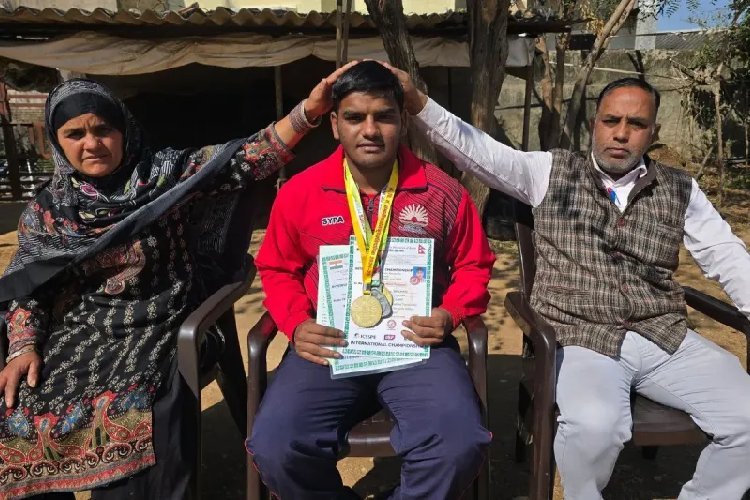 मनरेगा मजदूरी करती हैं मां, बेटे ने देश का नाम किया रौशन, 17 साल के तोफीक को सरकार ने 11 लाख से नवाजा