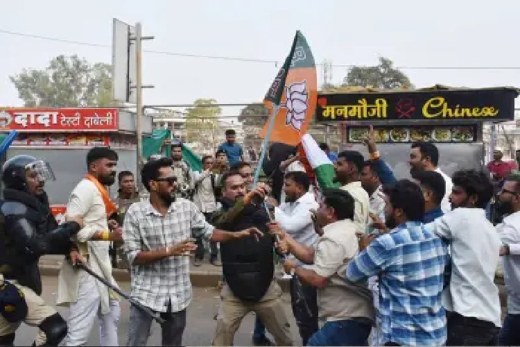 छिंदवाड़ा में बीजेपी-कांग्रेस कार्यकर्ताओं के बीच सिर फुटौवल, भारी पुलिस बल तैनात