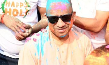 होलिका भस्म की पूजा कर सीएम योगी ने मनाई होली, गोरक्षपीठाधीश्वर व संतों ने एक दूसरे को लगाया भस्म का तिलक