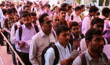 डिग्री है, नौकरी नहीं: भारत के 67% बेरोजगार युवा ग्रेजुएट, अजीम प्रेमजी की रिपोर्ट में चौंकाने वाला खुलासा