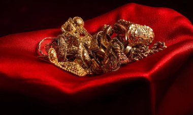 सोना एक दिन में 10,000 रुपए गिरा, चांदी 18,000 रुपए नीचे... क्या अब खरीदना चाहिए?