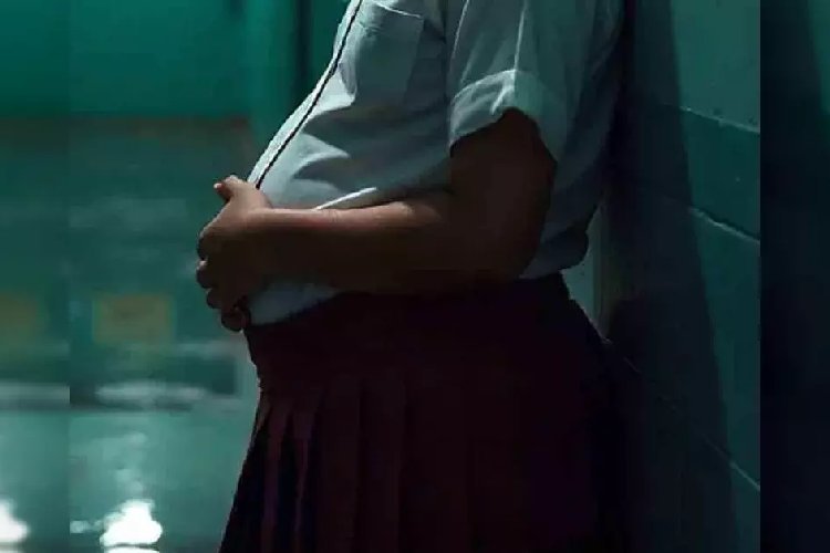 छात्रा ने बोर्ड परीक्षा के कुछ घंटों बाद वॉशरूम में बच्चे को दिया जन्म, डस्टबिन में रखकर जाने लगी