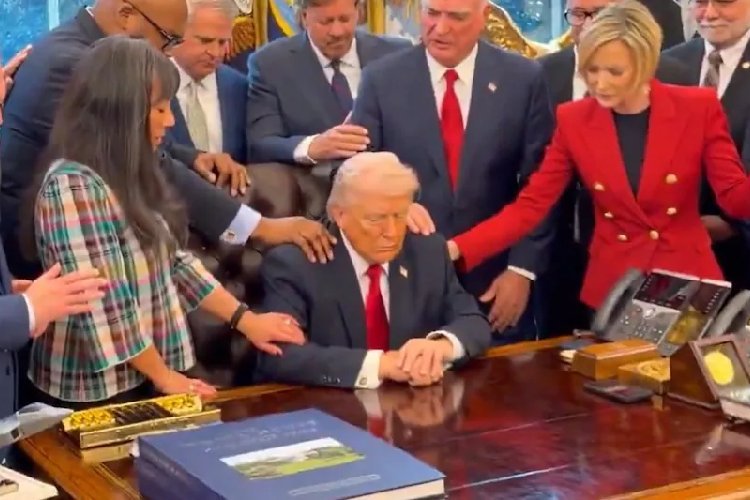 13 साल की बच्ची के यौन शोषण के आरोप में फंसे ट्रंप ने लिया धर्म का सहारा, दफ्तर में कराई पूजा 