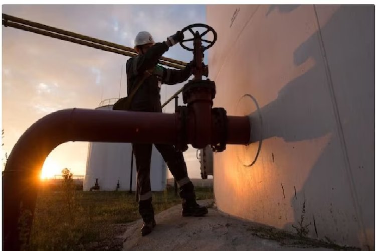 G7 देशों ने इमरजेंसी तेल स्टॉक जारी करने पर रोक लगाई, क्या है मायने?