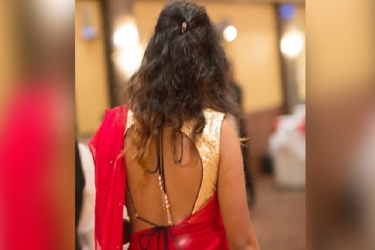 किन्नर प्रेमिका के साथ रहने के लिए पत्नी को दिया 5 लाख का ऑफर, बीवी को मंजूर नहीं!