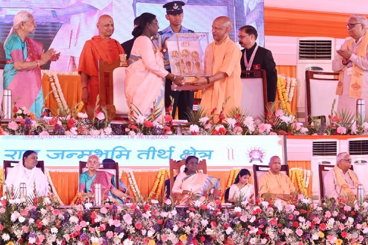 रामनगरी में राज्यपाल व मुख्यमंत्री ने किया राष्ट्रपति का स्वागत, महापौर ने सौंपी ‘नगर की चाबी’ 