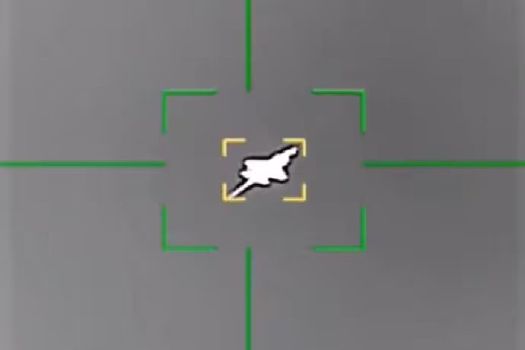 अमेरिकी F-35 स्टेल्थ जेट पर बीच हवा में सीधा हमला, वीडियो में नुकसान दिखा