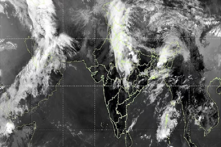 मौसम के इस पैटर्न से विशेषज्ञ चिंतित, उत्तर भारत में 7 डिग्री तक गिरा पारा, भारी बारिश का अलर्ट!