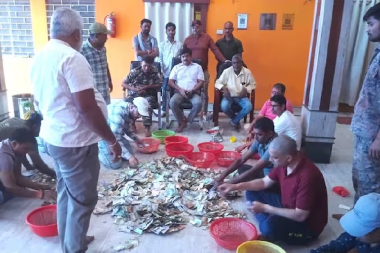 झारखंड के बाबा बैद्यनाथ मंदिर के दान पेटी में पाकिस्तानी रुपए, अमेरिकी डॉलर, यूरो और नेपाली मुद्रा